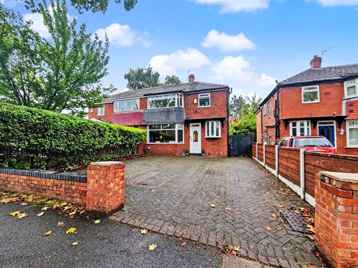3 Bedroom Semi-Detached House To Rent In Thatch Leach Lane, Whitefield, M45
