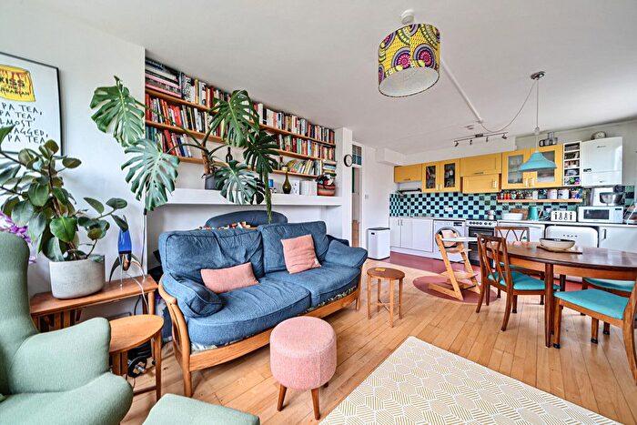 2 Bedroom Flat For Sale In Brayards Road Estate, London, SE15