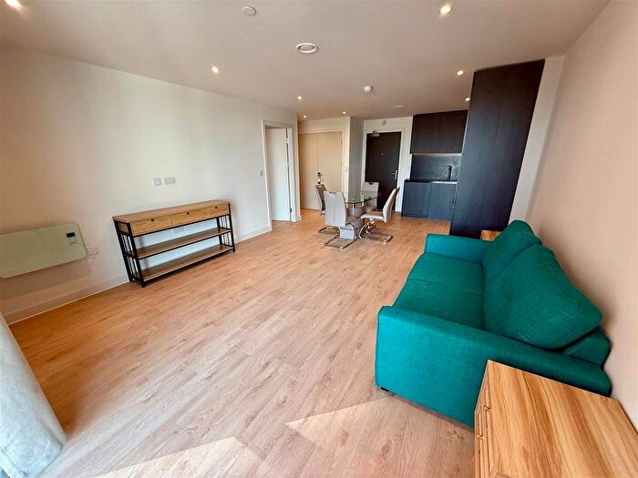 1 Bedroom Flat To Rent In Waterhouse Gardens, Manchester, M3