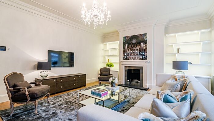 3 Bedroom Flat To Rent In Duke Street, London, W1K