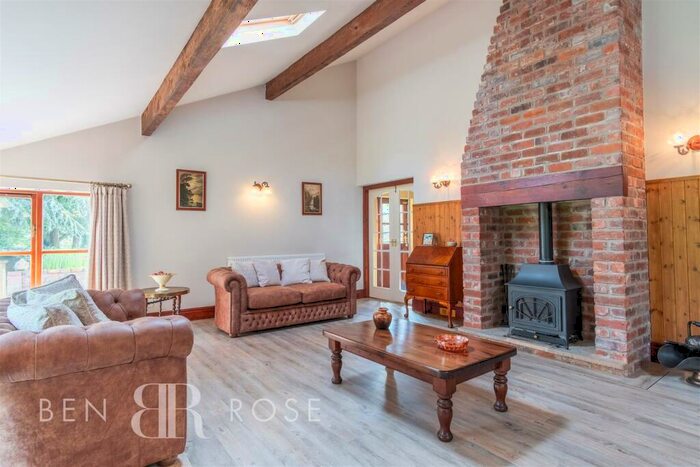 4 Bedroom Detached House For Sale In Ulnes Walton Lane, Leyland, PR26
