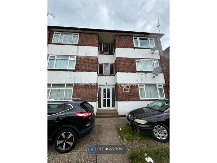 1 Bedroom Flat To Rent In Wendover House, London, N22