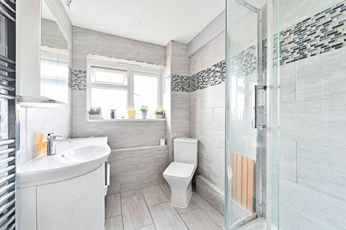 2 Bedroom Flat To Rent In Ryder Close, Bromley, BR1