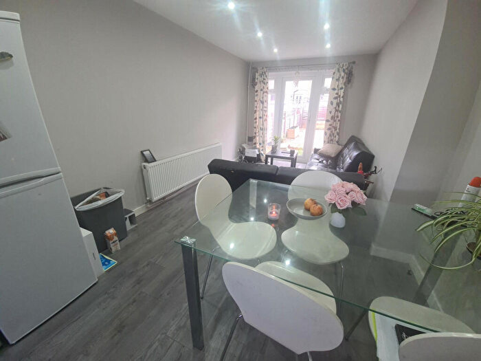 4 Bedroom House To Rent In Carlton View, Leeds, LS7