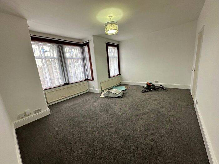 4 Bedroom Terraced House To Rent In Courtland Avenue, Cranbrook, Ilford, IG1