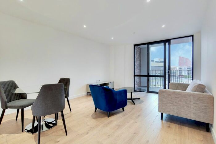 3 Bedroom Flat To Rent In Forrester Way, London, E15