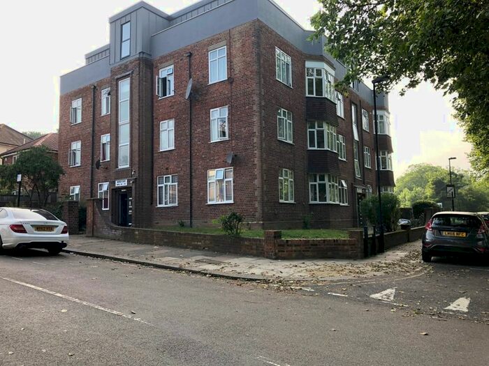 2 Bedroom Flat To Rent In Bounds Green Road, London, N11