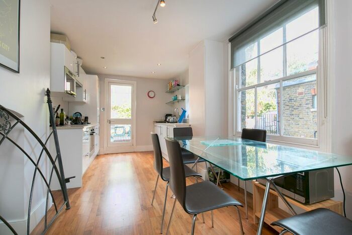 2 Bedroom Flat To Rent In Ingelow Road, London, SW8