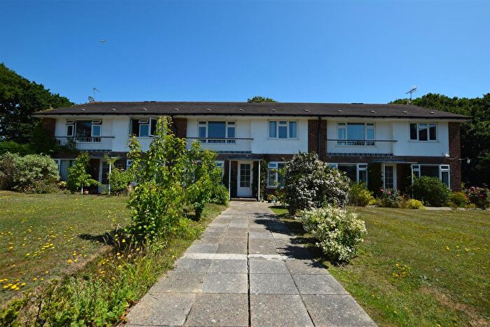 2 Bedroom Flat To Rent In Fairlight Gardens, Fairlight, Hastings, TN35