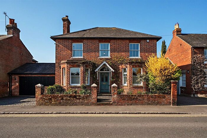 4 Bedroom Detached House For Sale In Wargrave Road, Twyford, Reading, Berkshire, RG10