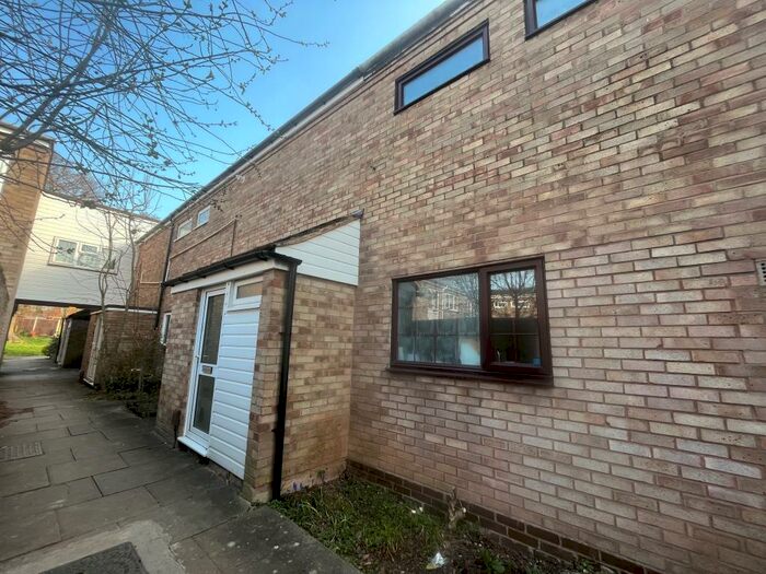 3 Bedroom House To Rent In Wishaw Close, Redditch, B98