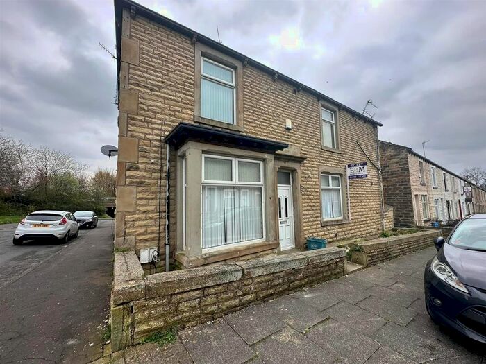 3 Bedroom End Of Terrace House To Rent In St. Johns Road, Padiham, Burnley, BB12