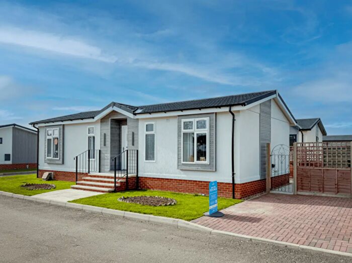 2 Bedroom Park Home For Sale In , Clacton On Sea, CO16