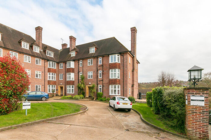 2 Bedroom Apartment To Rent In Chaucer Court, Guildford, GU2
