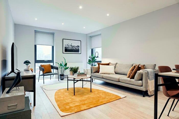 3 Bedroom Flat To Rent In Solasta Riverside, Clyde Place, Glasgow, G5