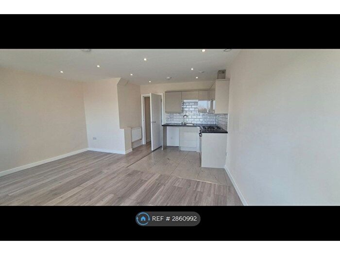 1 Bedroom Flat To Rent In London Road, Mitcham, CR4