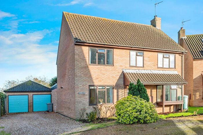 4 Bedroom Detached House For Sale In Lancaster Gardens, Aylsham, Norwich, NR11