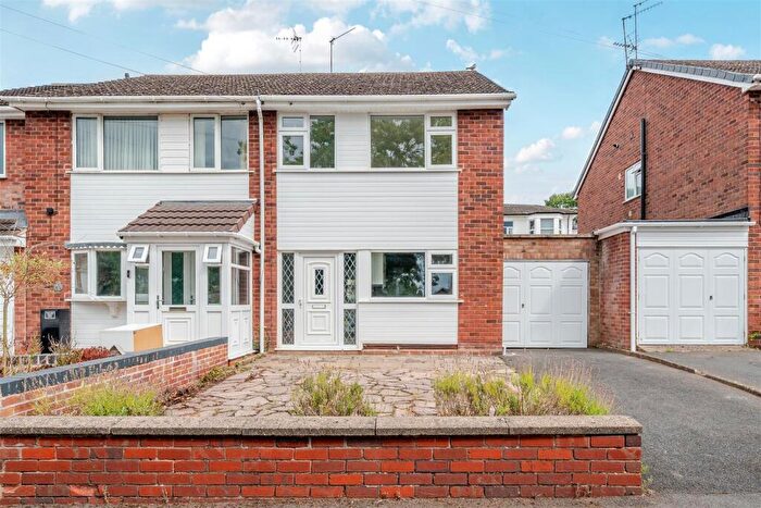3 Bedroom Semi-Detached House For Sale In Lyndhurst Drive, Kidderminster, DY10