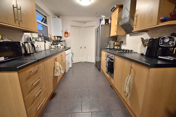 6 Bedroom Terraced House To Rent In Grange Ave, Reading, RG6