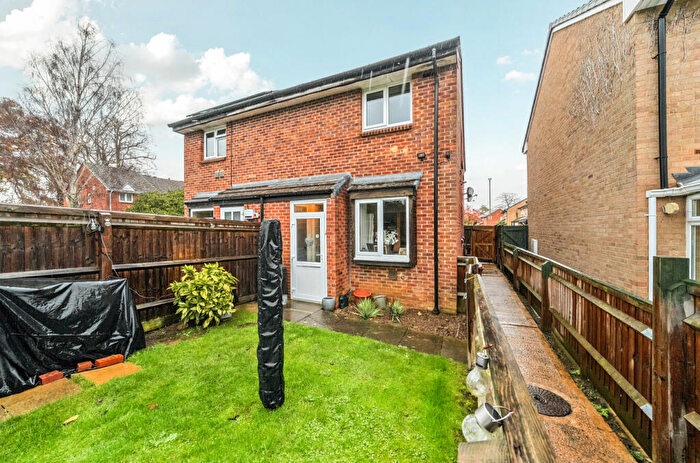 Semi-Detached House For Sale In Thorne Close, Kidlington, Oxford, OX5