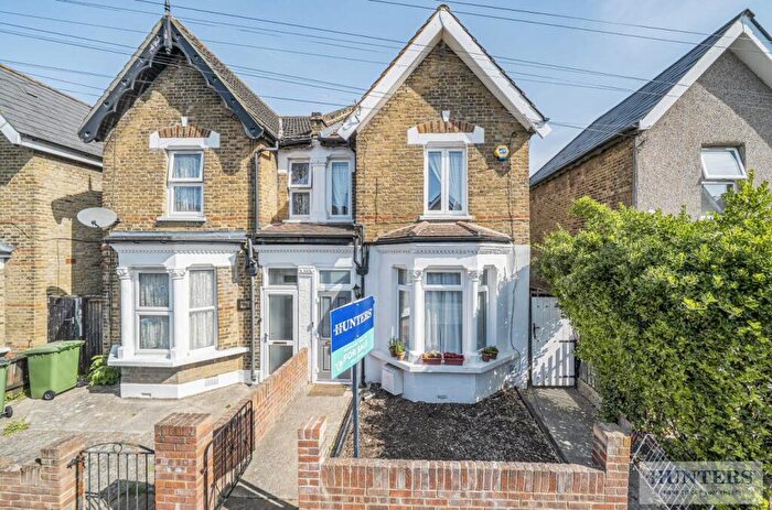 3 Bedroom Semi Detached House To Rent In Abbey Grove, Abbey Wood, SE2