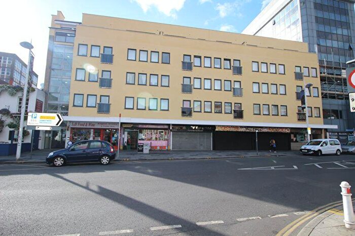 1 Bedroom Flat To Rent In High Street, Slough, SL1