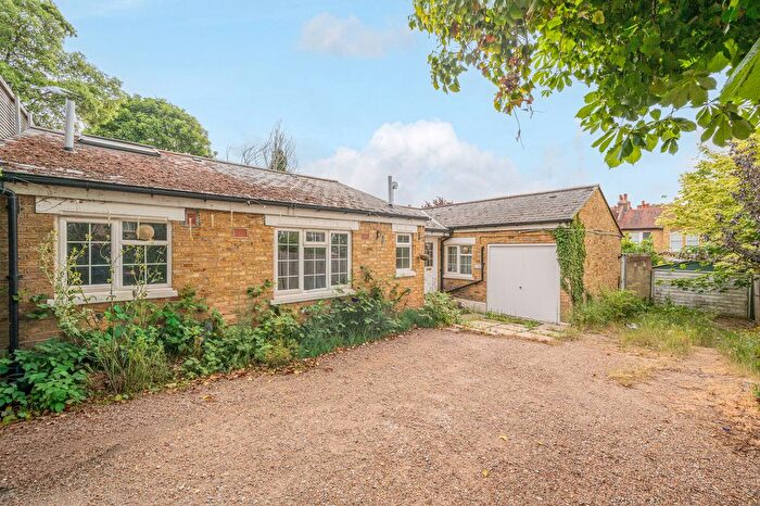 4 Bedroom Bungalow For Sale In Streatham Common South, Streatham, London, SW16