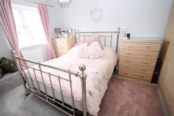 3 Bedroom Detached House For Sale In Woodhouse Way, Cradley Heath, B64