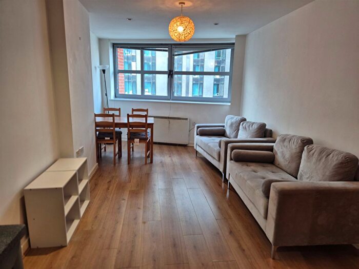 2 Bedroom Flat To Rent In Montana House, Princess Street, Manchester, M1