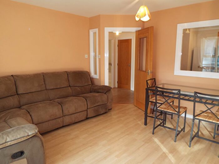 1 Bedroom Flat To Rent In Adventurers Quay, Cardiff, CF10