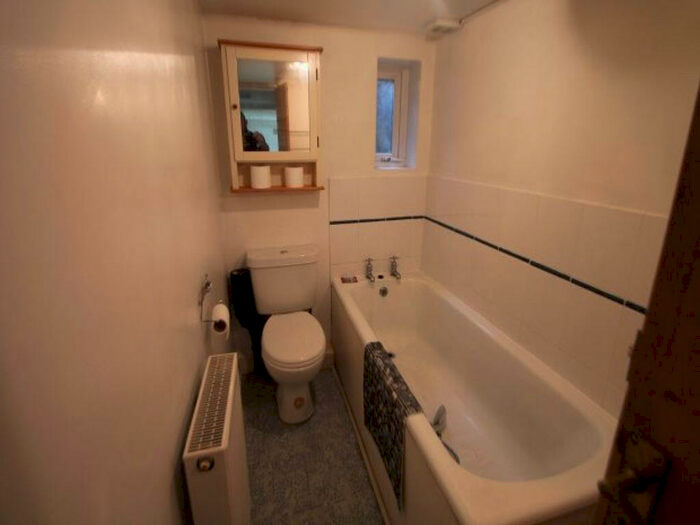 4 Bedroom House To Rent In Burchett Place, Leeds, LS6