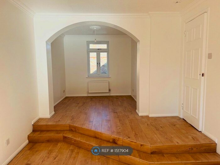 7 Bedroom Semi-Detached House To Rent In Garnet Walk, London, E6