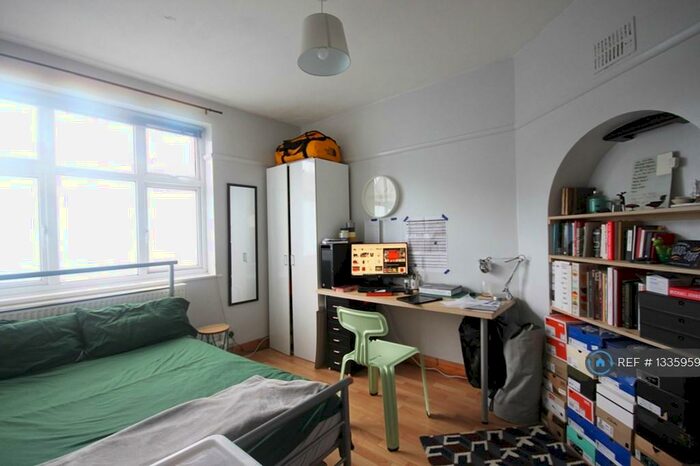 4 Bedroom Terraced House To Rent In Chesham Road, Kingston Upon Thames, KT1