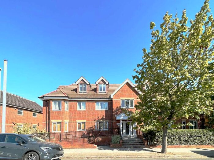 1 Bedroom Flat To Rent In Dukes Avenue, New Malden, KT3