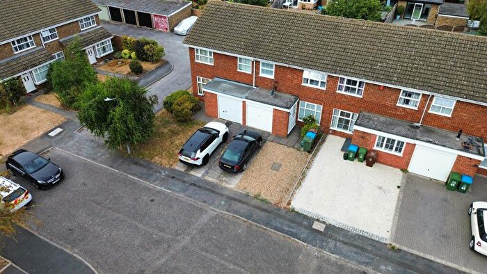 3 Bedroom Terraced House For Sale In Hillary Close, Elm Farm, Aylesbury, HP21
