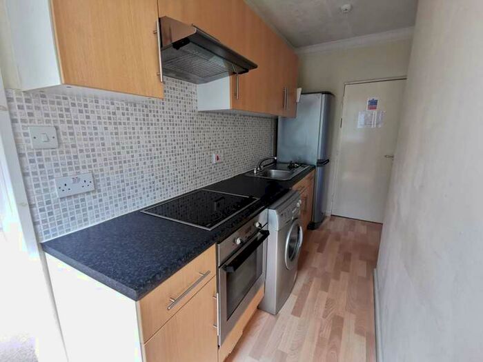 1 Bedroom Apartment To Rent In Lakeside, Sandhurst Road, RG40