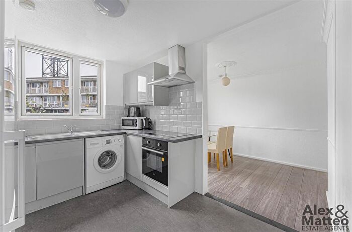 3 Bedroom Flat To Rent In Amina Way, Bermondsey, SE16