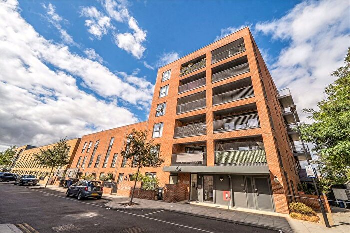2 Bedroom Flat For Sale In Tewkesbury Road, London, W13