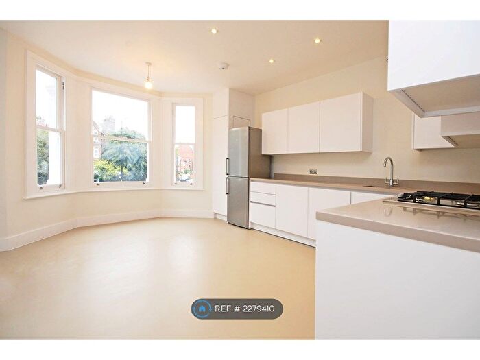 2 Bedroom Flat To Rent In Cavendish Road, London, SW12