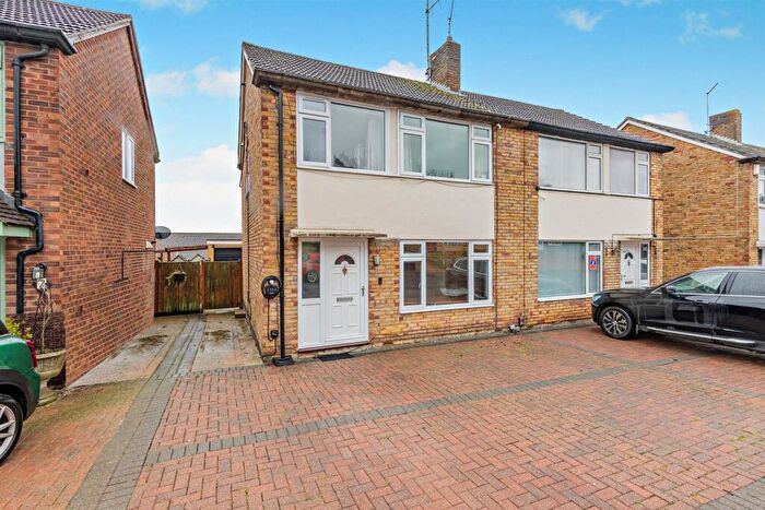 3 Bedroom Semi Detached House For Sale In Roseholme, Maidstone, ME16