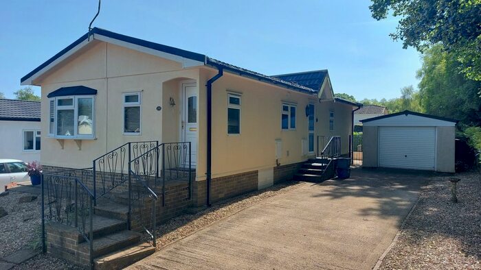 2 Bedroom Mobile/park Home For Sale In Sampford Courtenay, Okehampton, Devon, EX20