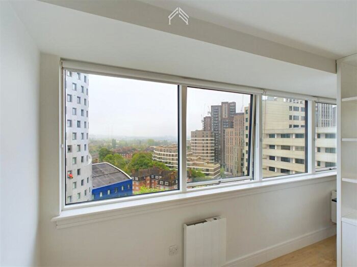 Flat To Rent In Olympic Way, London, HA9
