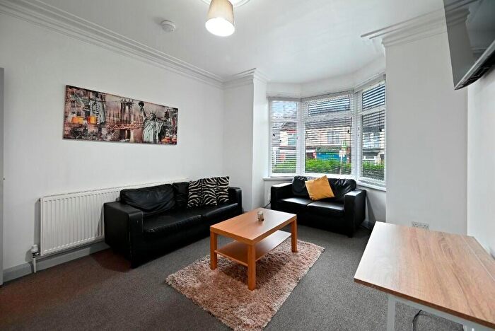 4 Bedroom House To Rent In City Road, Sheffield, S2