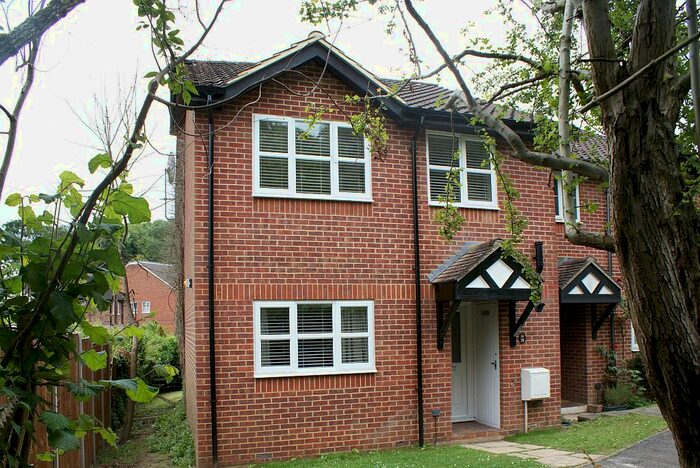 1 Bedroom End Of Terrace House To Rent In Town End Close, Godalming, GU7