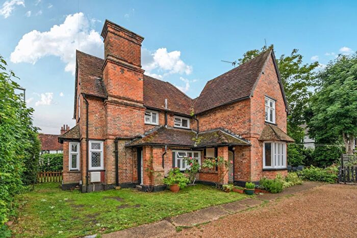 2 Bedroom Maisonette For Sale In Ship Lane, Farnborough, GU14