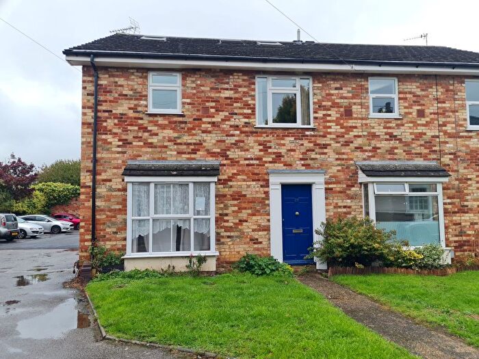 2 Bedroom Maisonette For Sale In Church Road, Leighton Buzzard, Bedfordshire, LU7