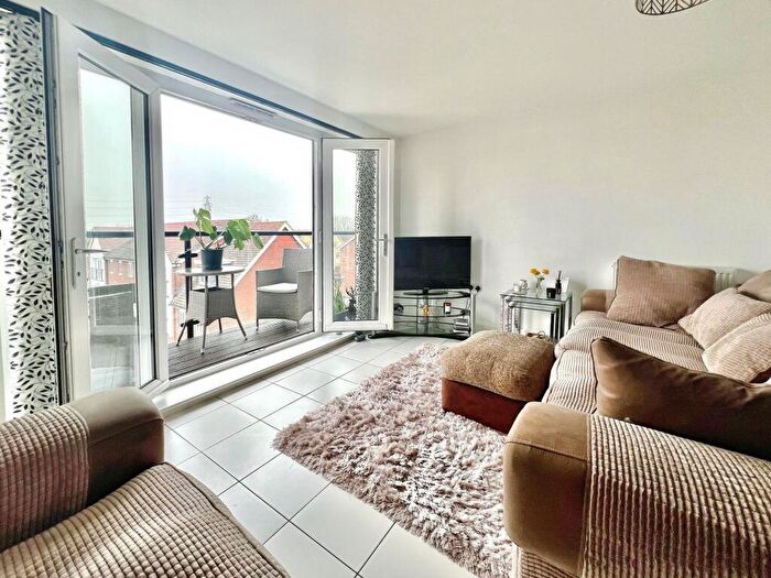 2 Bedroom Apartment For Sale In Chadwick Road, Slough, SL3