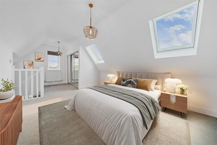 3 Bedroom Semi-Detached House For Sale In Bentwood Way, PO18