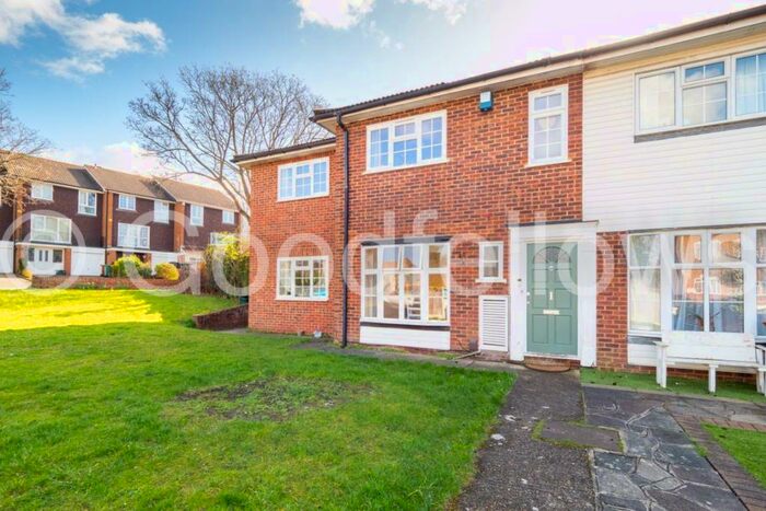 4 Bedroom House To Rent In Mitre Close, Sutton, SM2