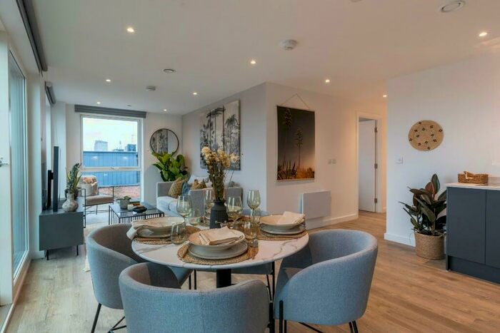 2 Bedroom Flat To Rent In Hairpin House, Bradford Street, Birmingham, B12